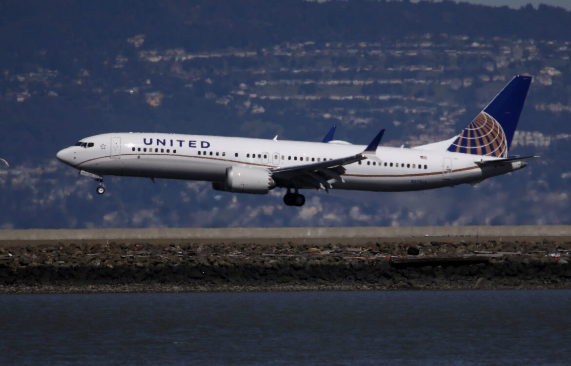 The TravelCenter - Booking 24 hours a day - United returns Boeing 737 Max to commercial...